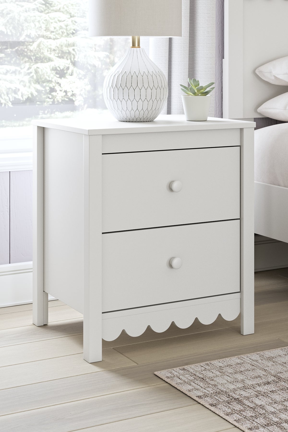 Hallityn Full Panel Headboard with Dresser and Nightstand